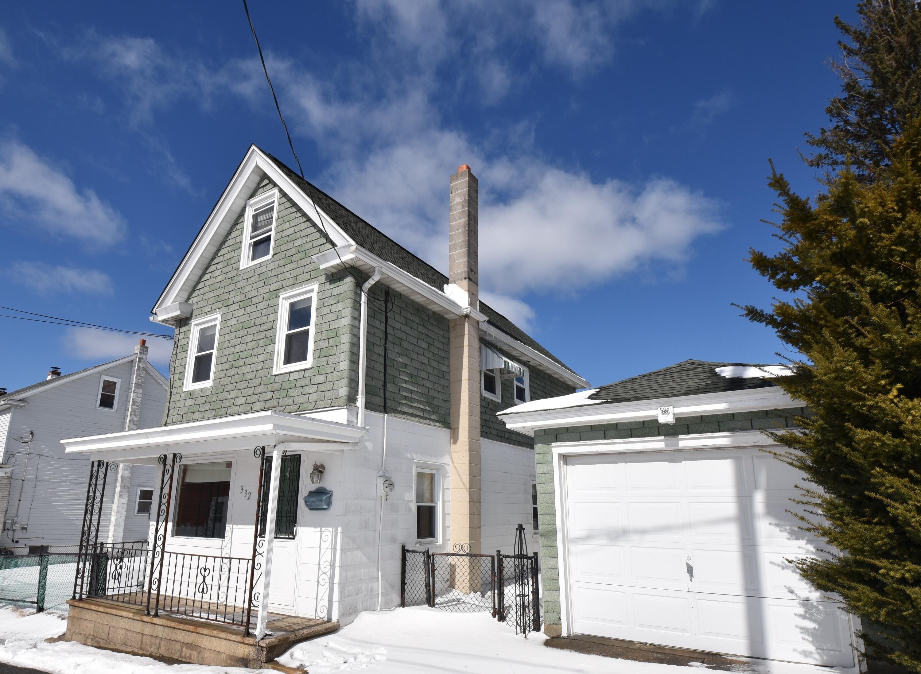 332 W Iron Street, Summit Hill, Pennsylvania image 2