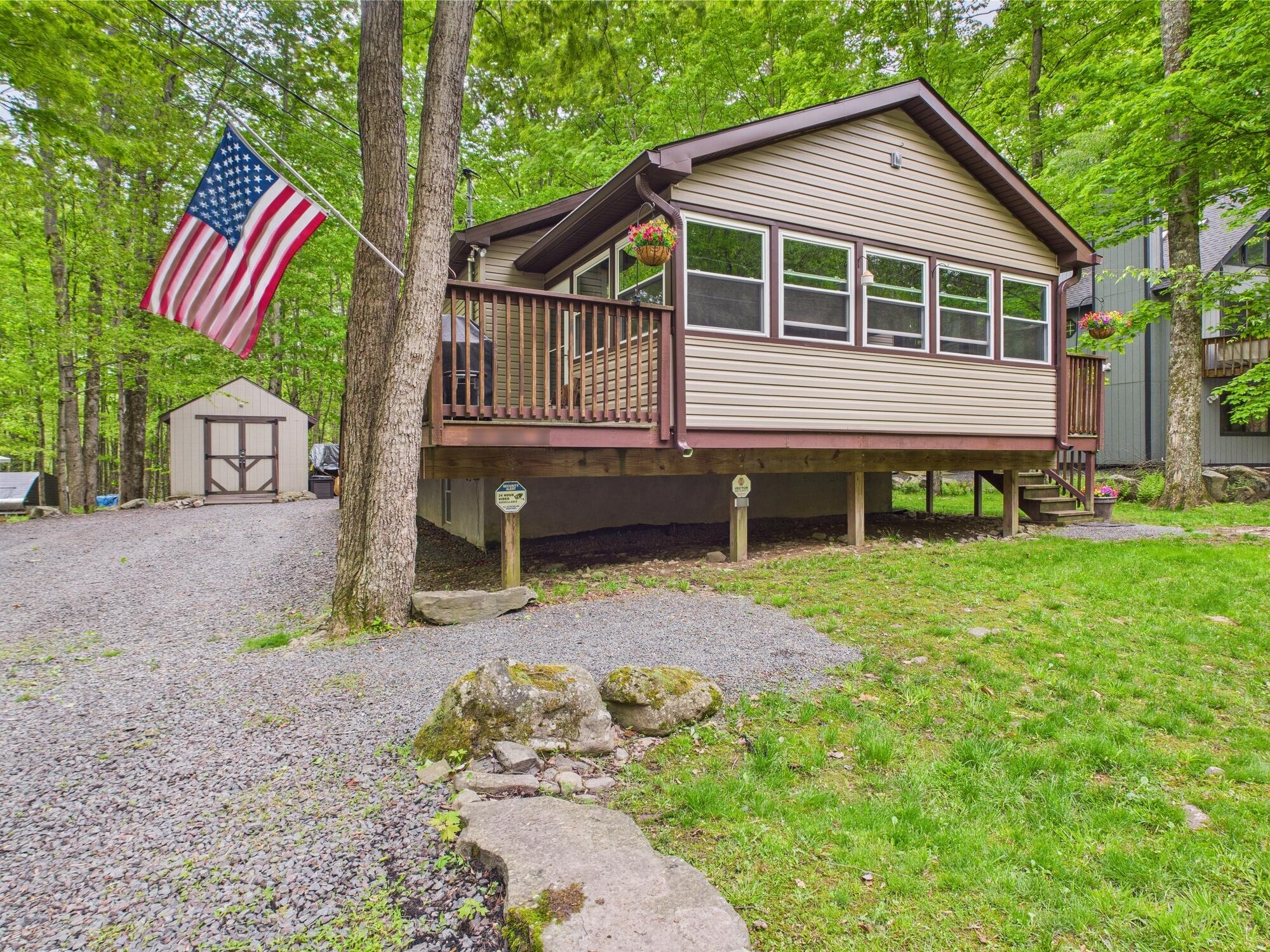 264 Wyalusing Drive, Pocono Lake, Pennsylvania image 2