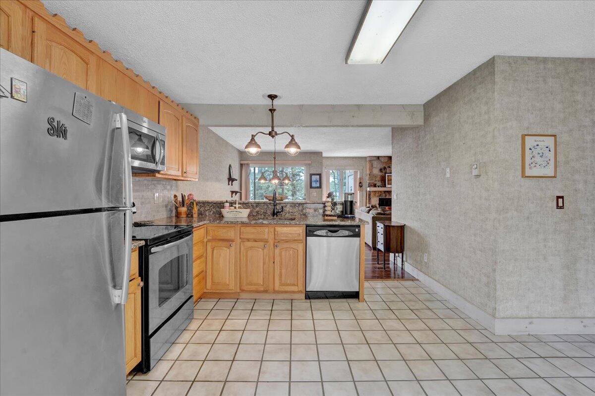 1055 Crestwoods Drive, Pocono Pines, Pennsylvania image 17