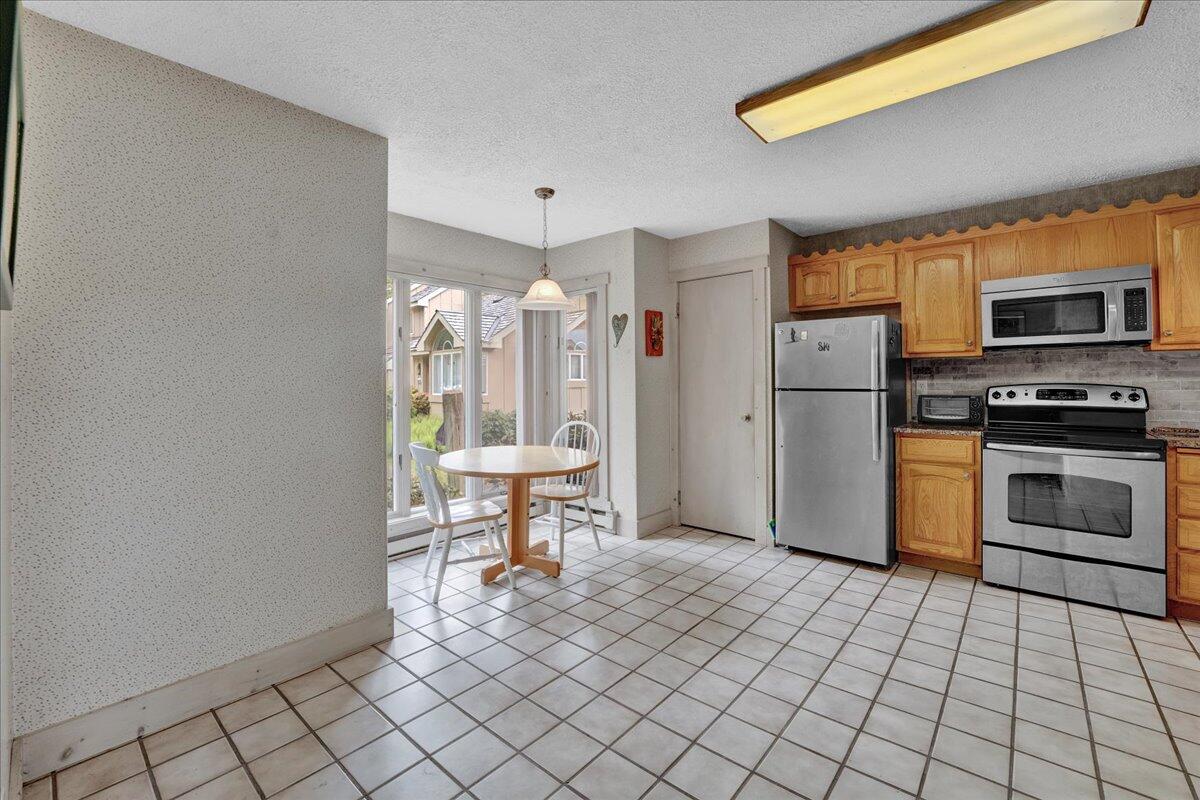 1055 Crestwoods Drive, Pocono Pines, Pennsylvania image 15