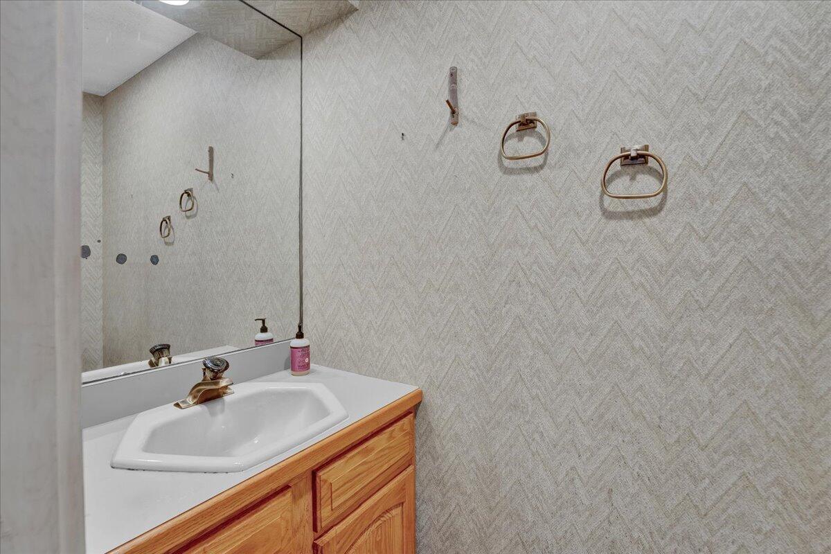 1055 Crestwoods Drive, Pocono Pines, Pennsylvania image 27