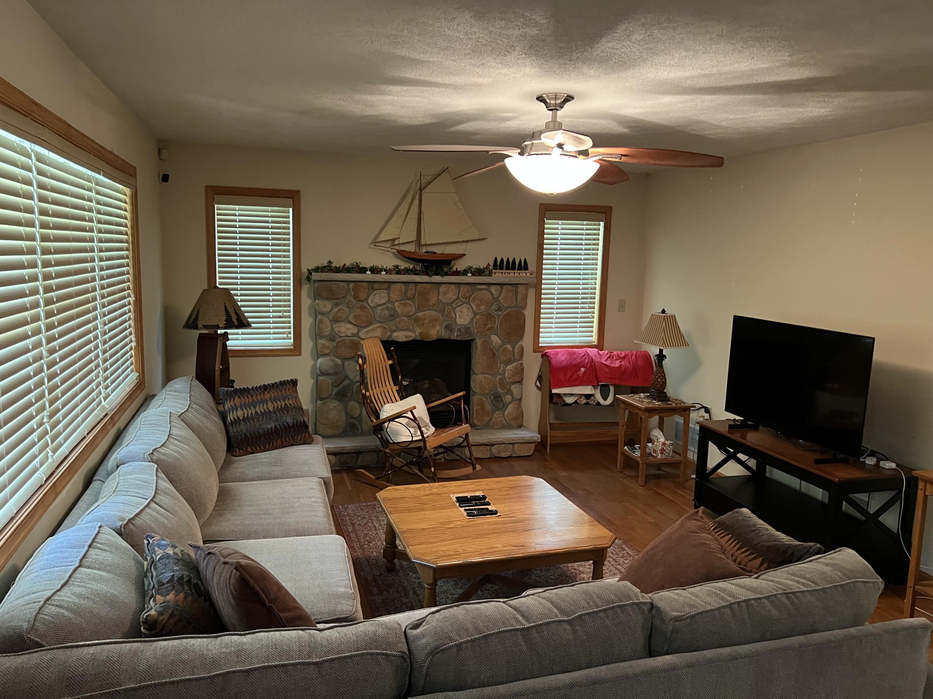 1155 Shasta Drive, Pocono Lake, Pennsylvania image 4