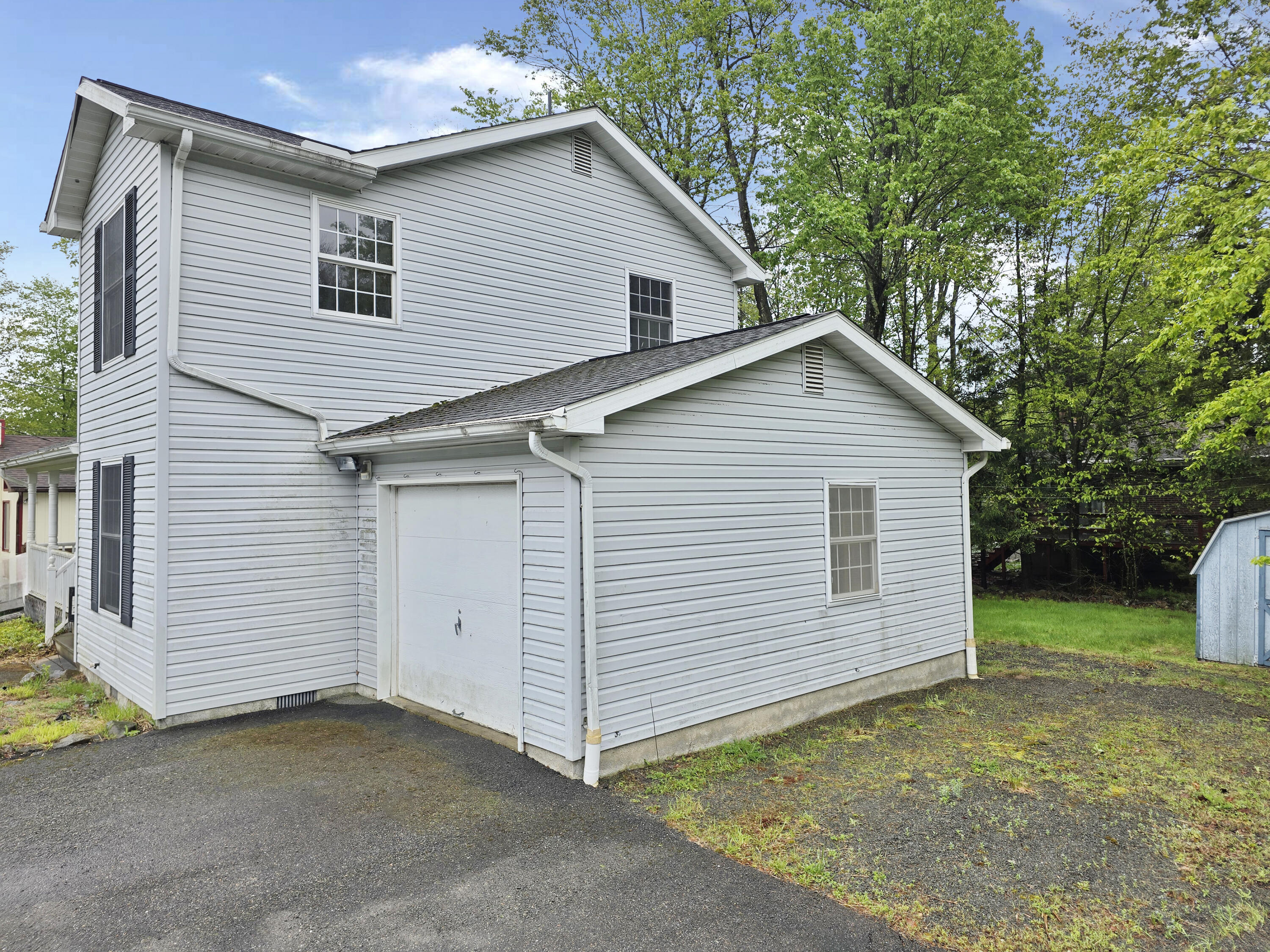 1120 Country Place Drive