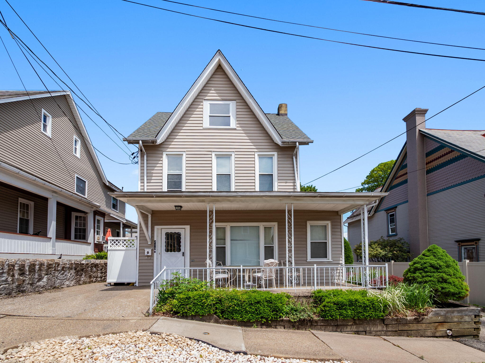 210 N Schanck Avenue, Pen Argyl, Pennsylvania image 1