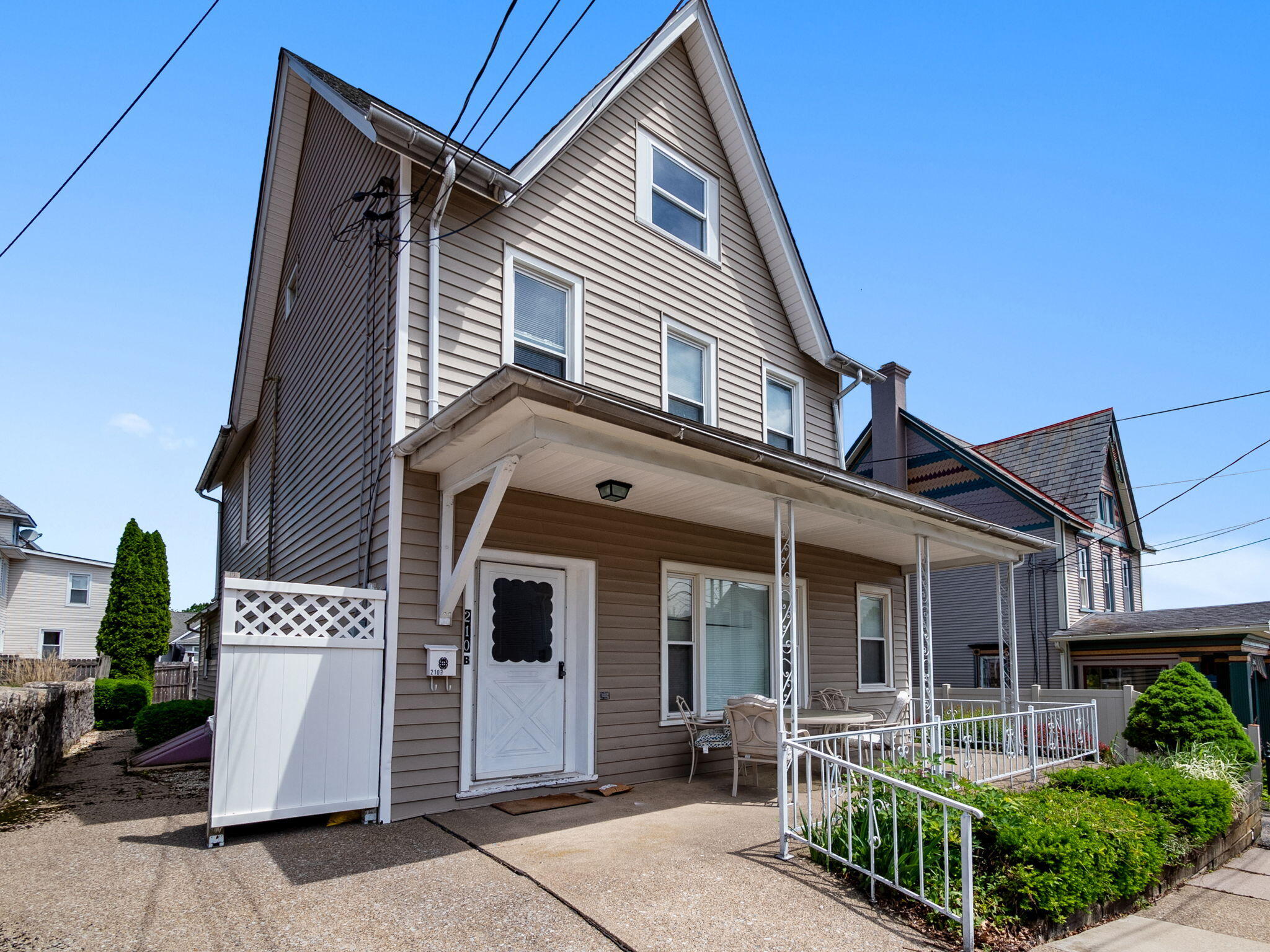 210 N Schanck Avenue, Pen Argyl, Pennsylvania image 2