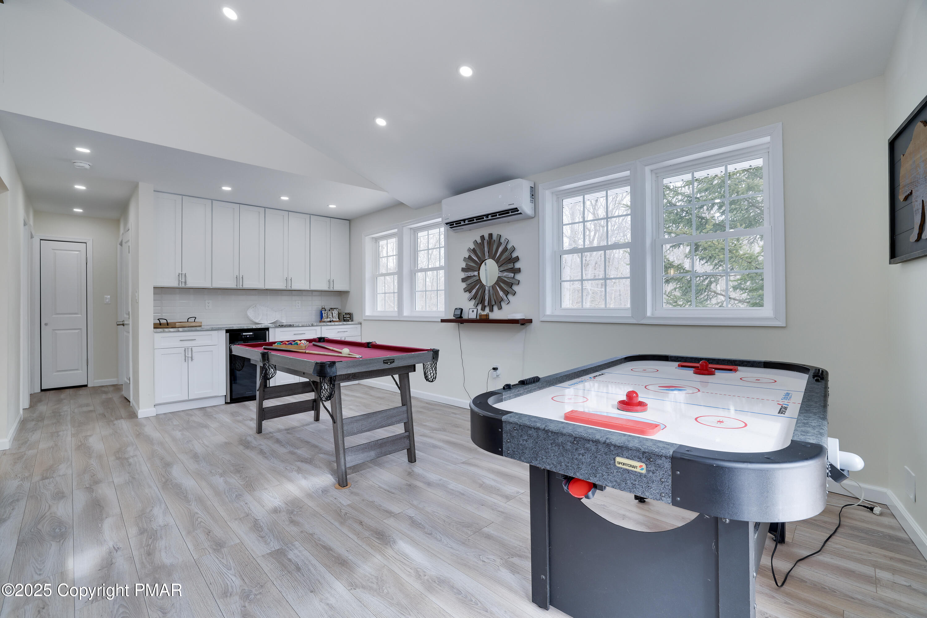 1332 Winding Way