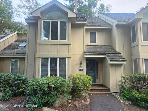 Townhouse For Sale - 843 Crest Pines Lane<br/> Long Pond, PA 18334