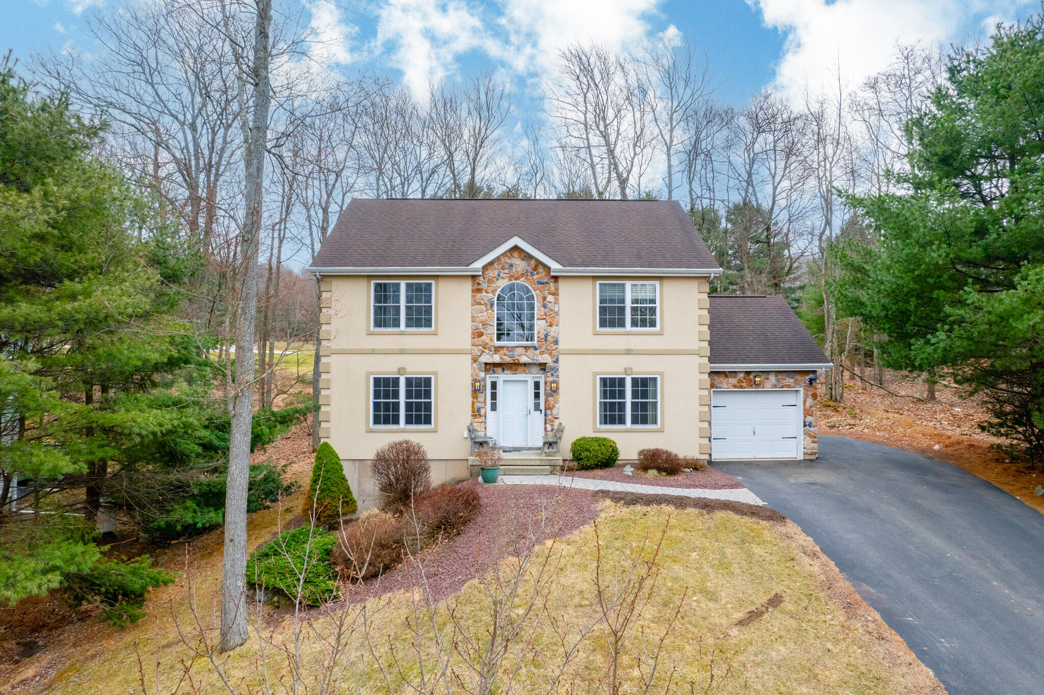 104 Wolf Hollow Road, Lake Harmony, Pennsylvania image 3