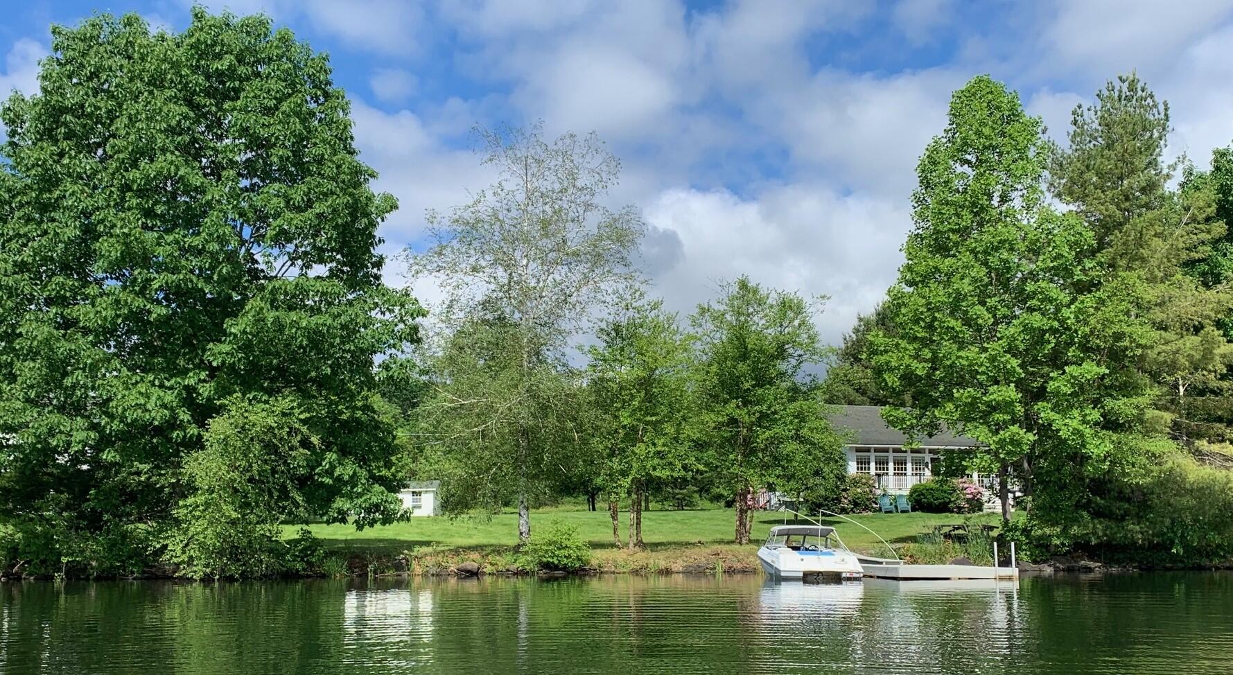 32 Shore Drive, Tunkhannock, Pennsylvania image 1