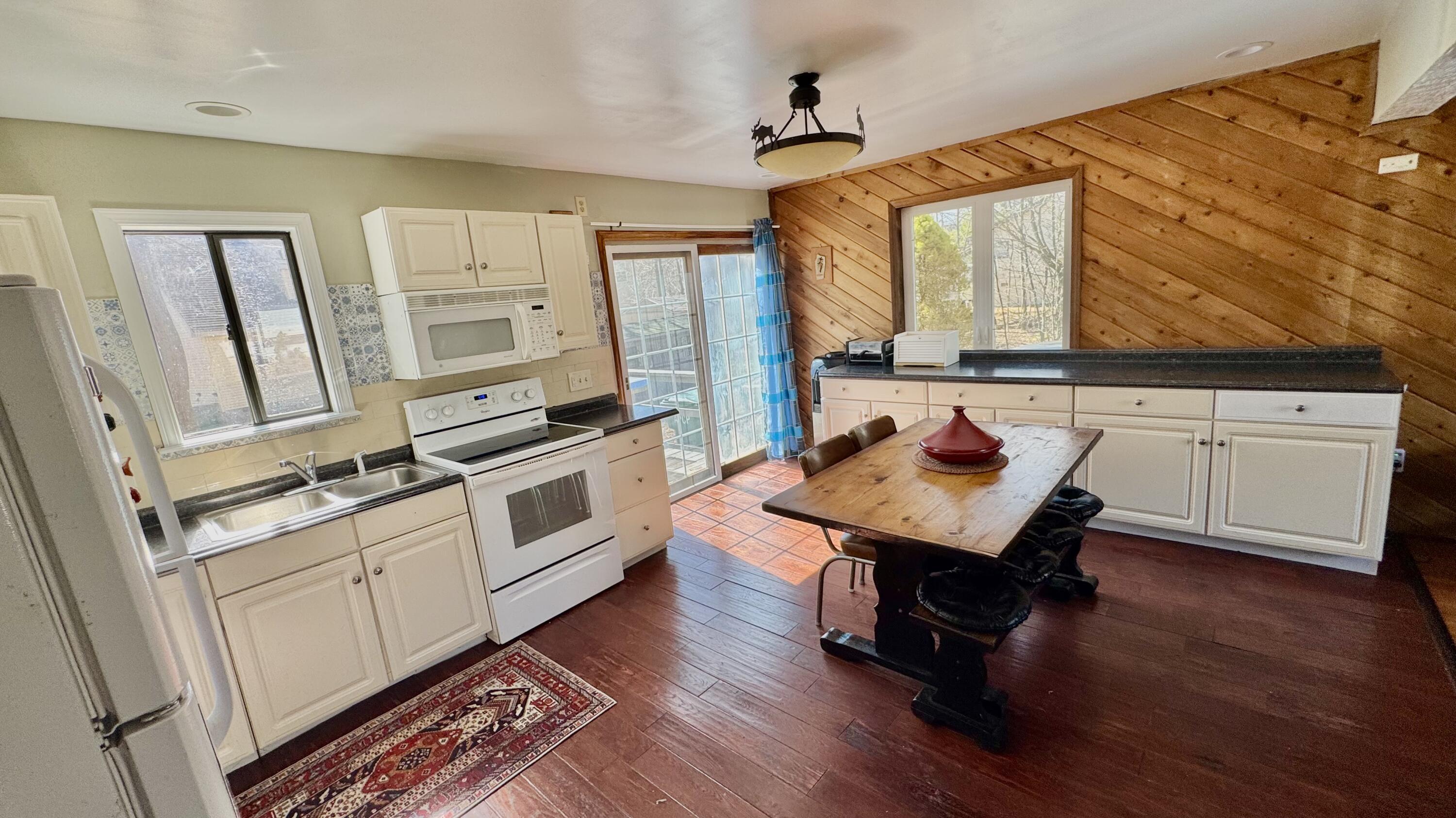 1905 Horseshoe Bend, Tobyhanna, Pennsylvania image 9