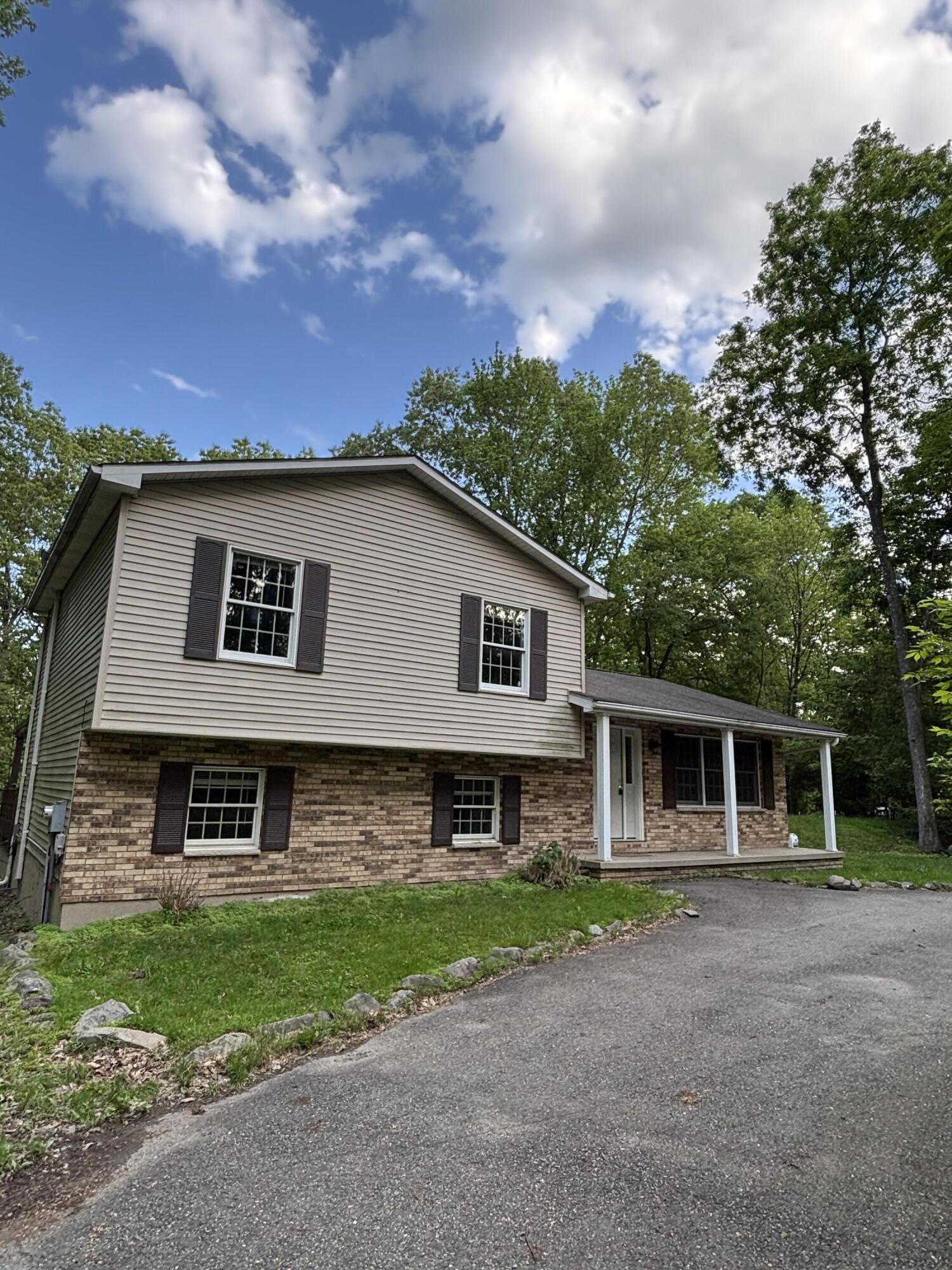 2754 Hedgerow Lane, Stroudsburg, Pennsylvania image 3