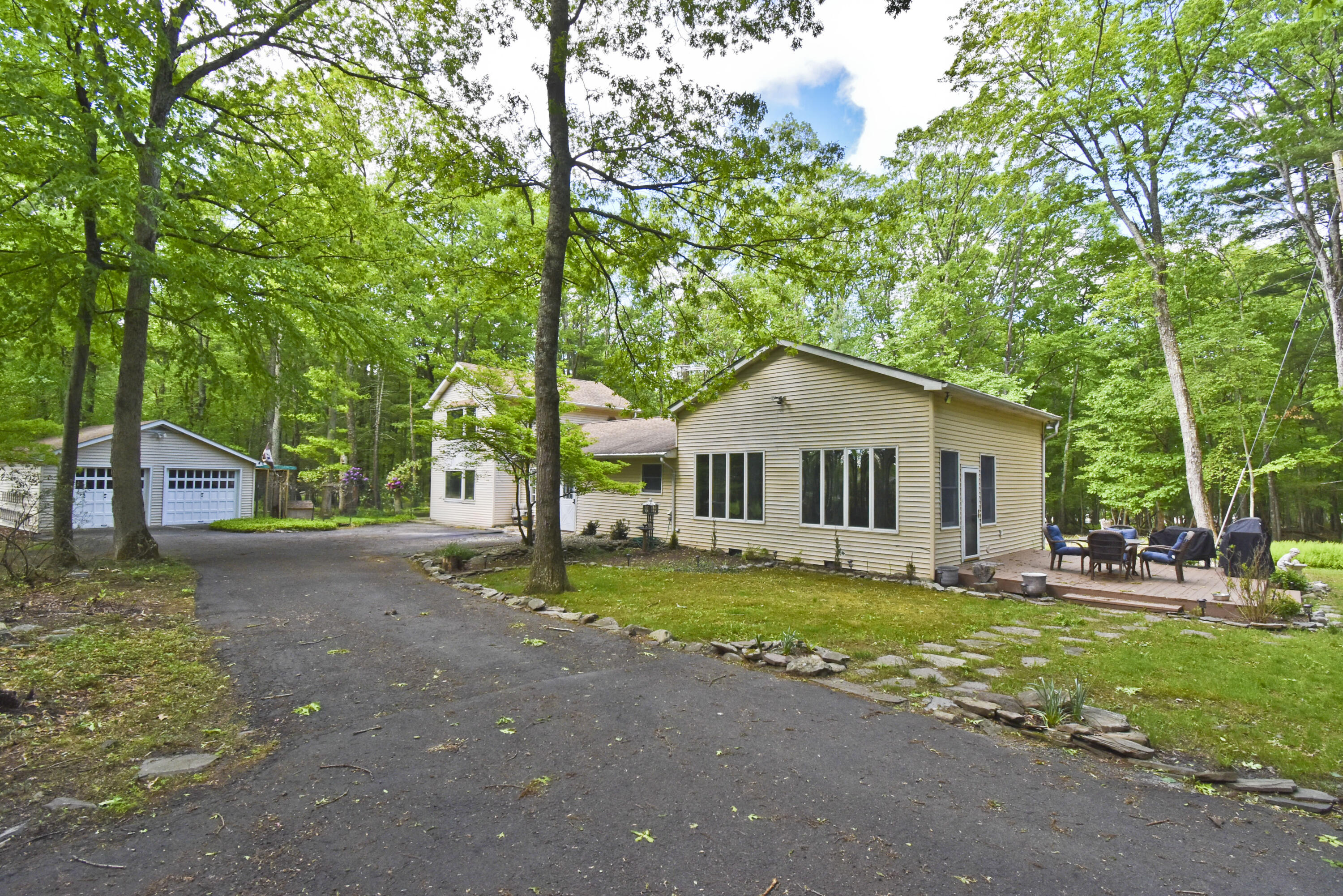 27 Chariton Drive, East Stroudsburg, Pennsylvania image 2