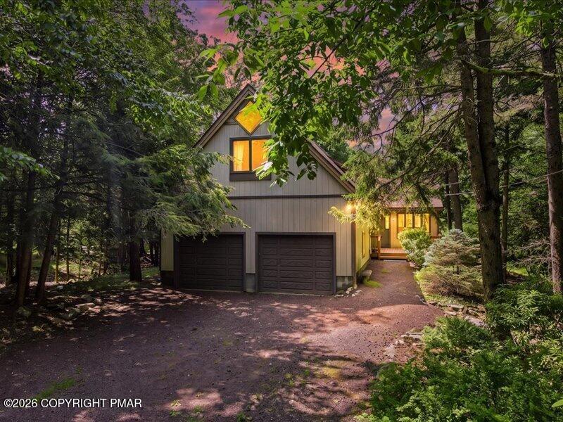 2208 Hillcrest Drive