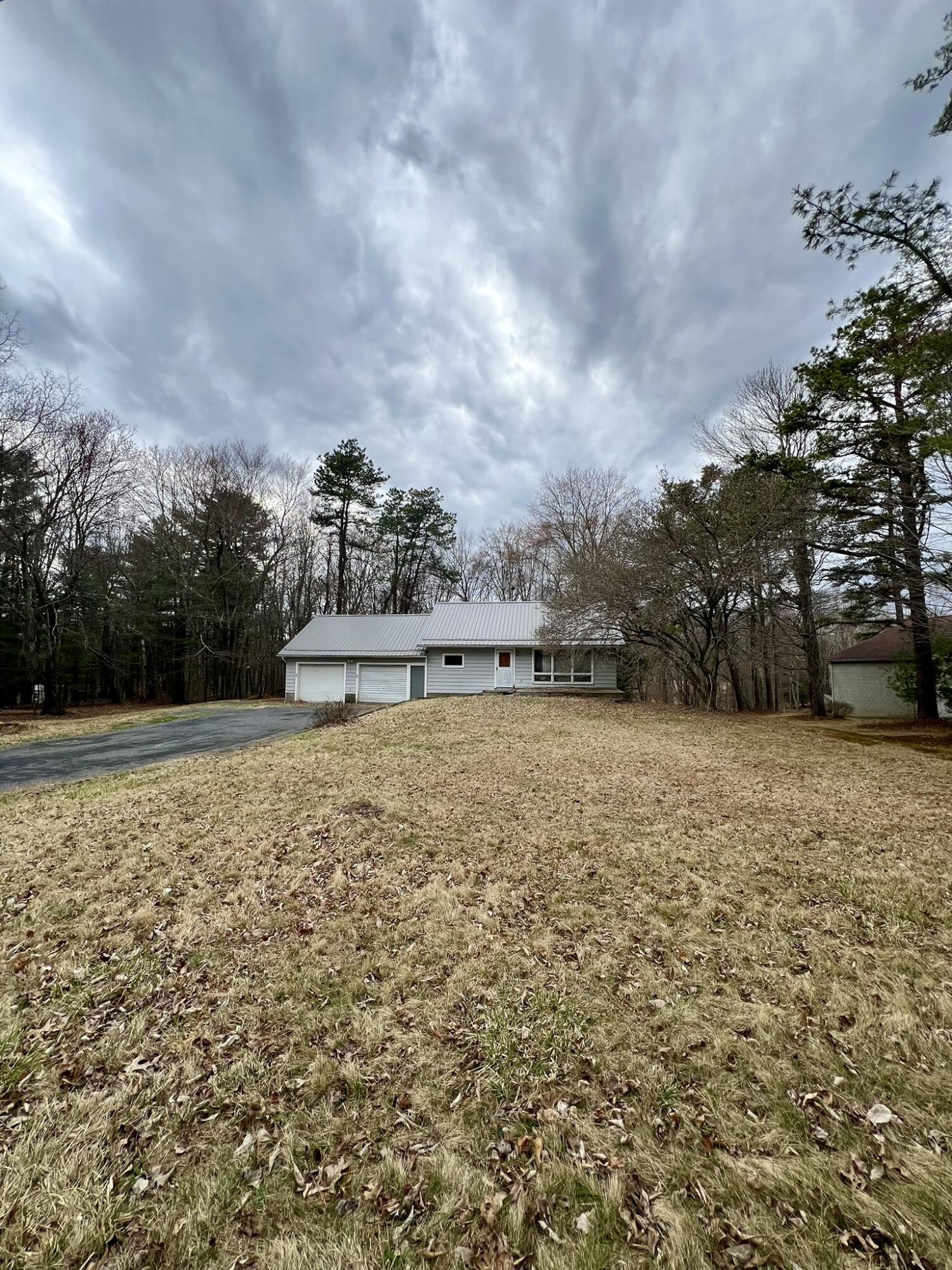 697 Wooddale Road, East Stroudsburg, Pennsylvania image 1