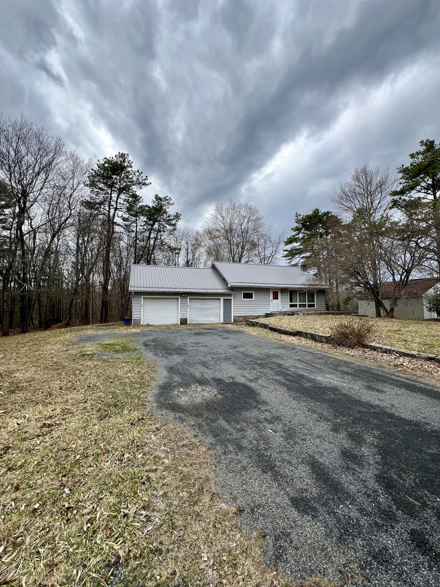 697 Wooddale Road, East Stroudsburg, Pennsylvania image 2