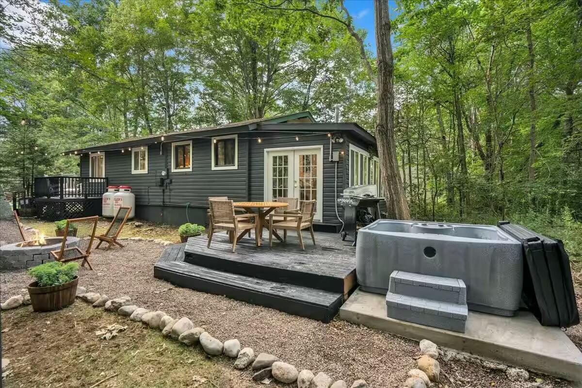 328 Sidney Avenue, Pocono Summit, Pennsylvania image 3