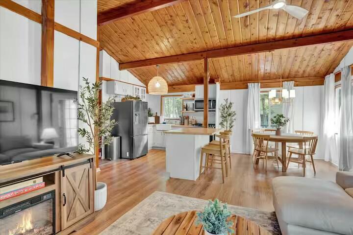 328 Sidney Avenue, Pocono Summit, Pennsylvania image 6
