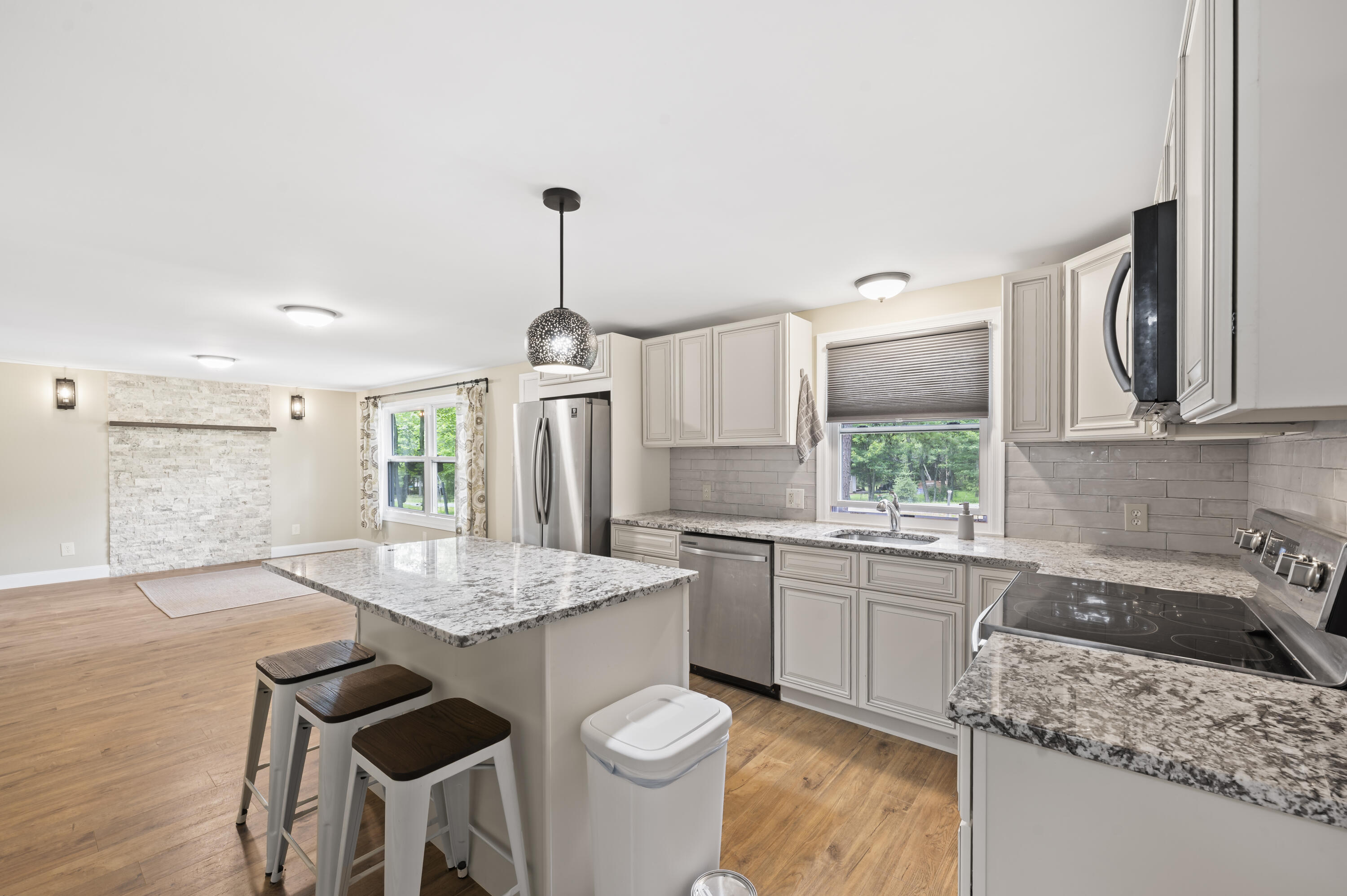 Albrightsville, Pennsylvania 18210, United States, 3 Bedrooms Bedrooms, ,2 BathroomsBathrooms,Residential,Active,167810