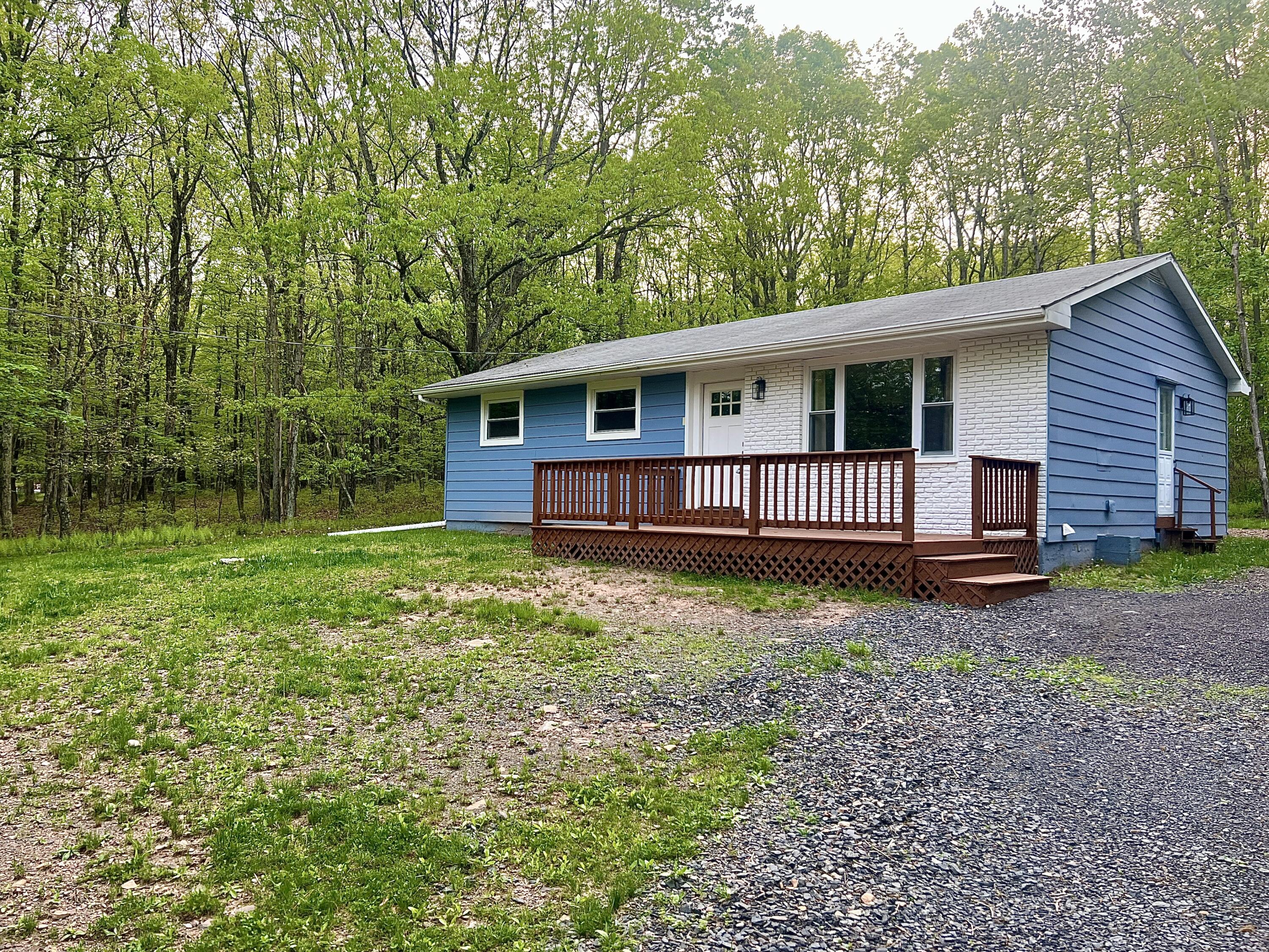 520 Sky Hawk Trail, Stroudsburg, Pennsylvania image 1
