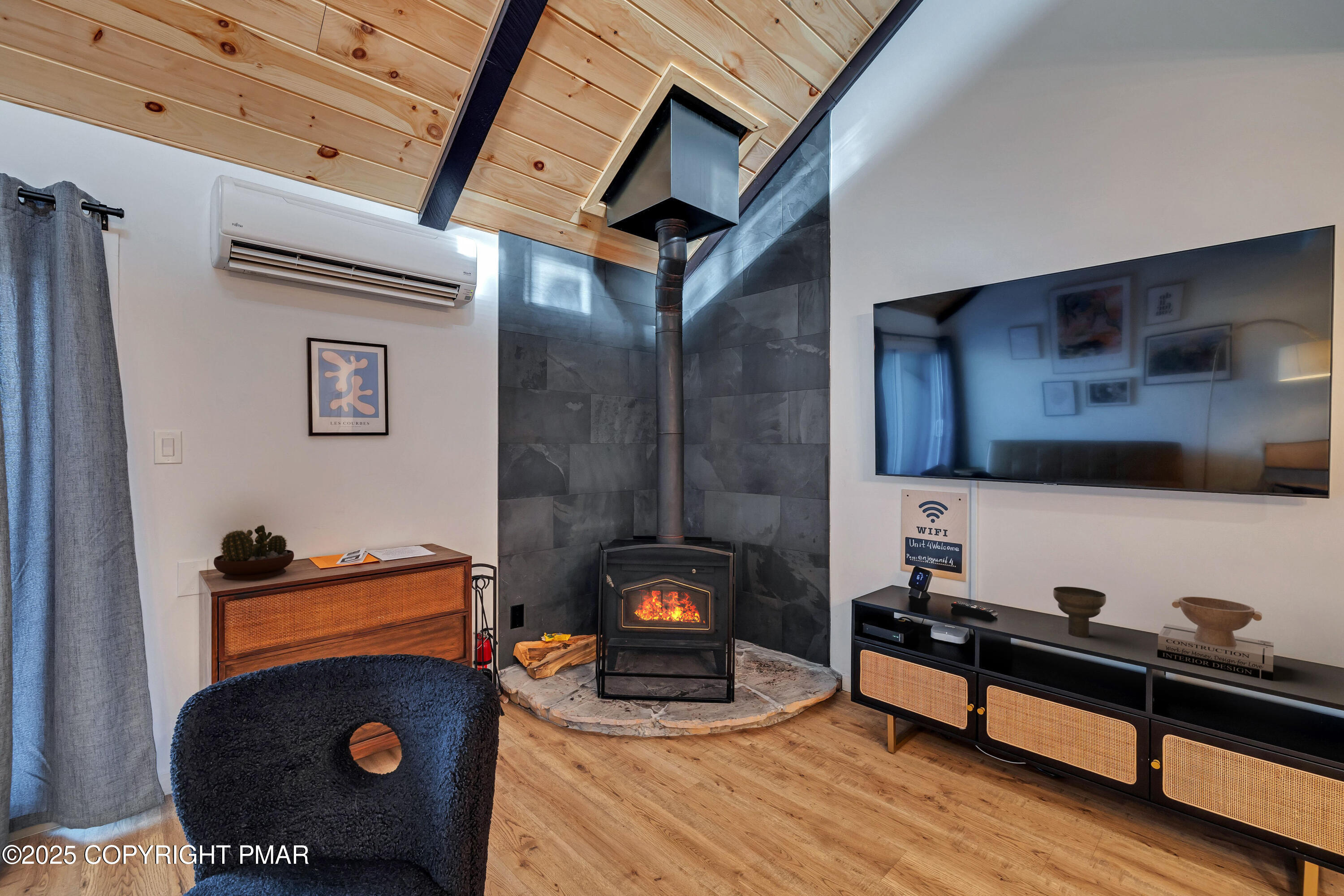 4 Middle Village Way