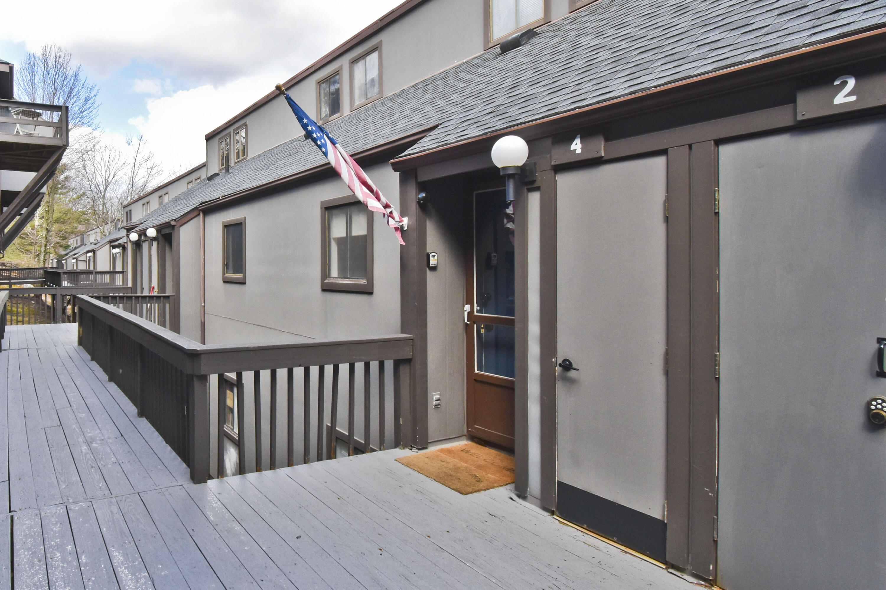 4 Middle Village Way