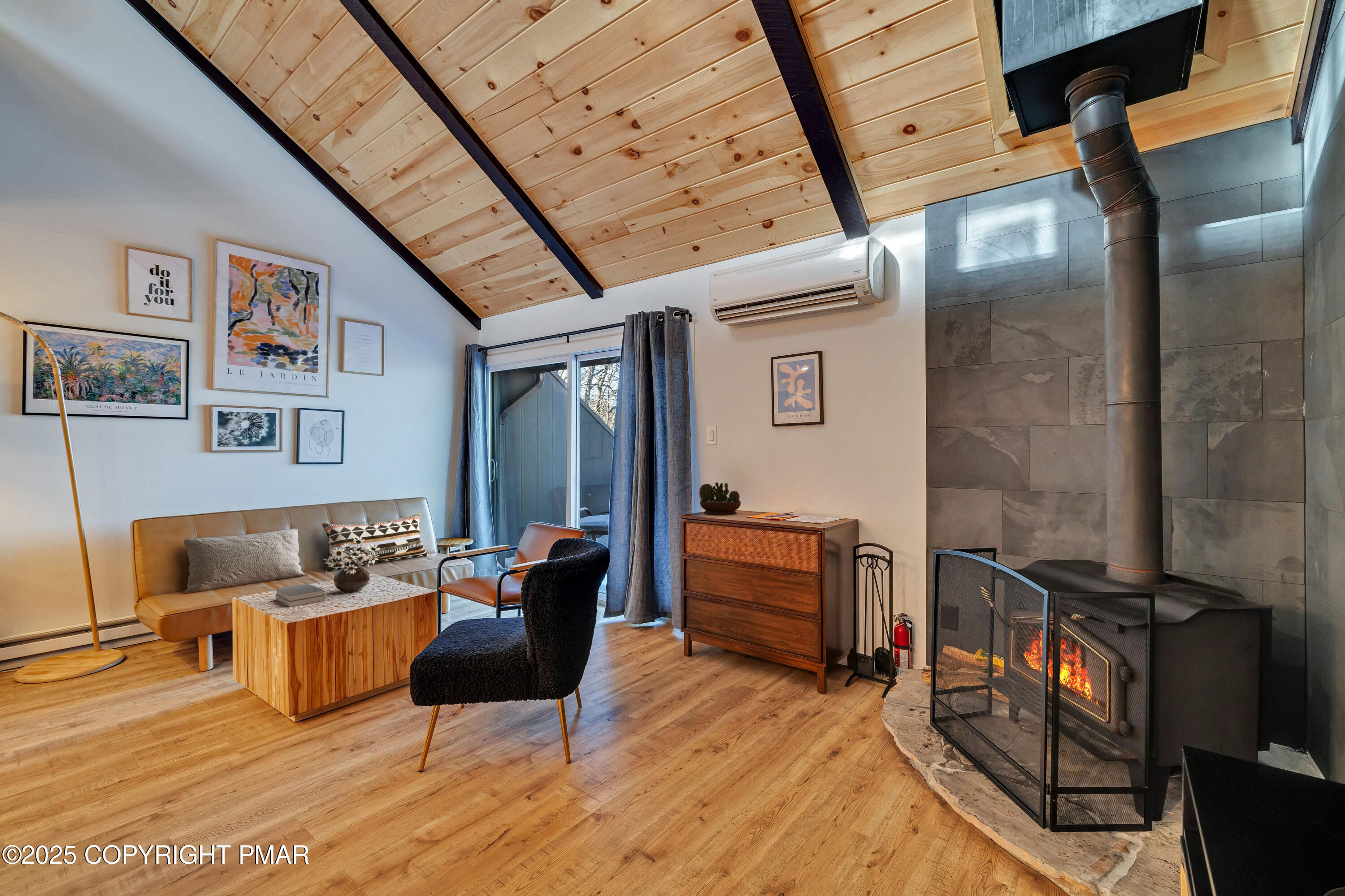 4 Middle Village Way