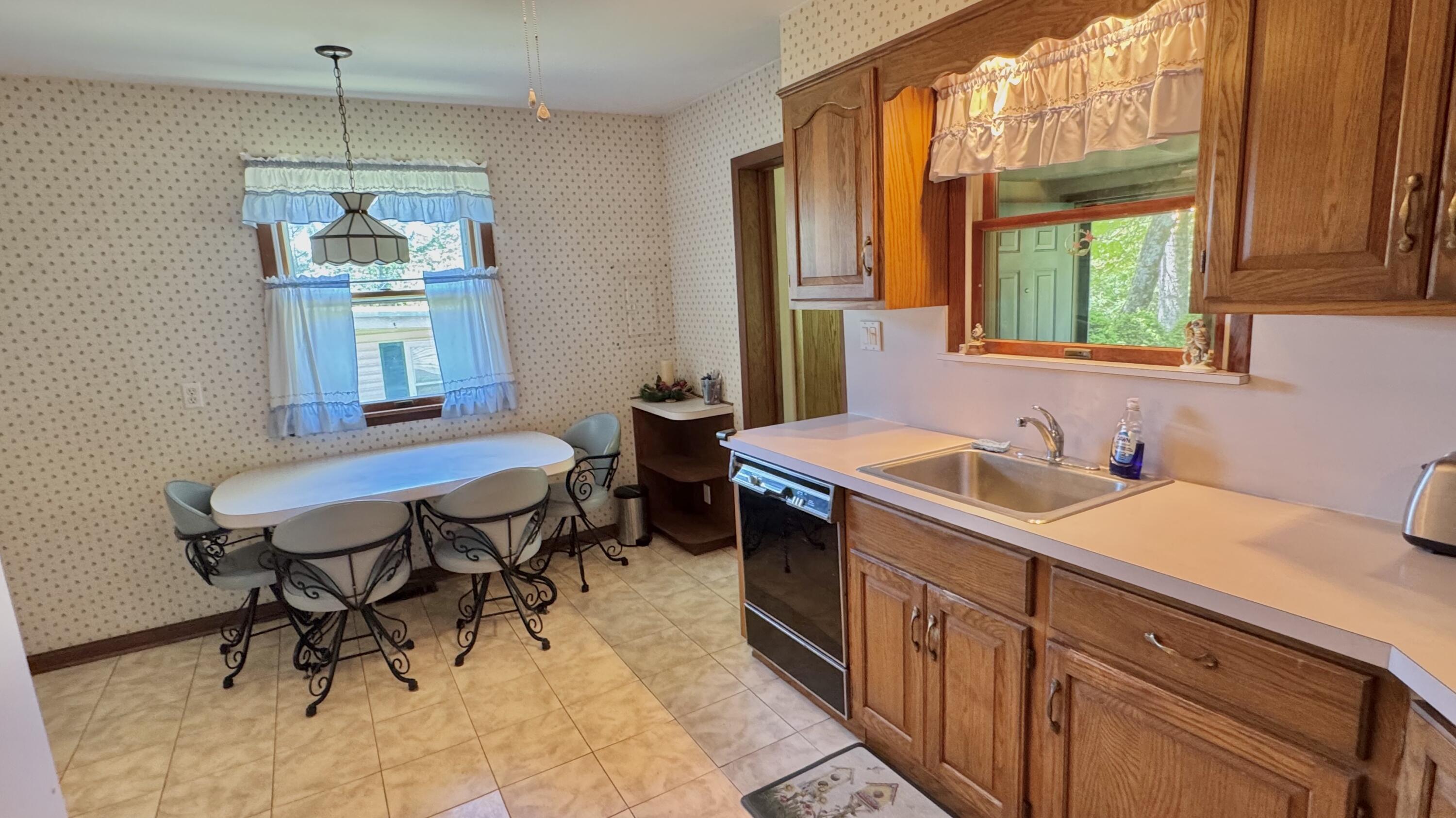 2111 Lakeside Drive, Kunkletown, Pennsylvania image 21