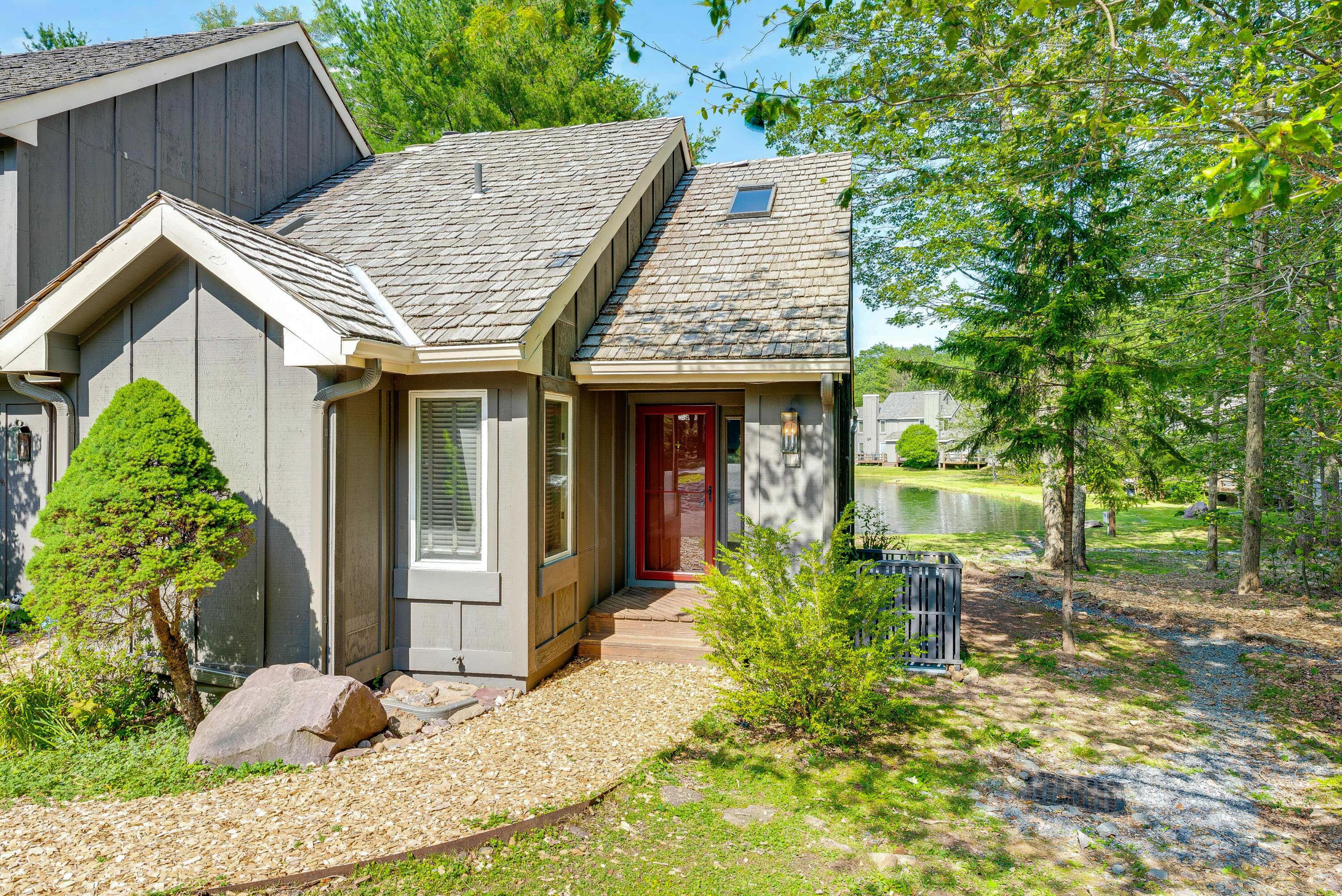 66 Snow Ridge Circle, Lake Harmony, Pennsylvania image 1