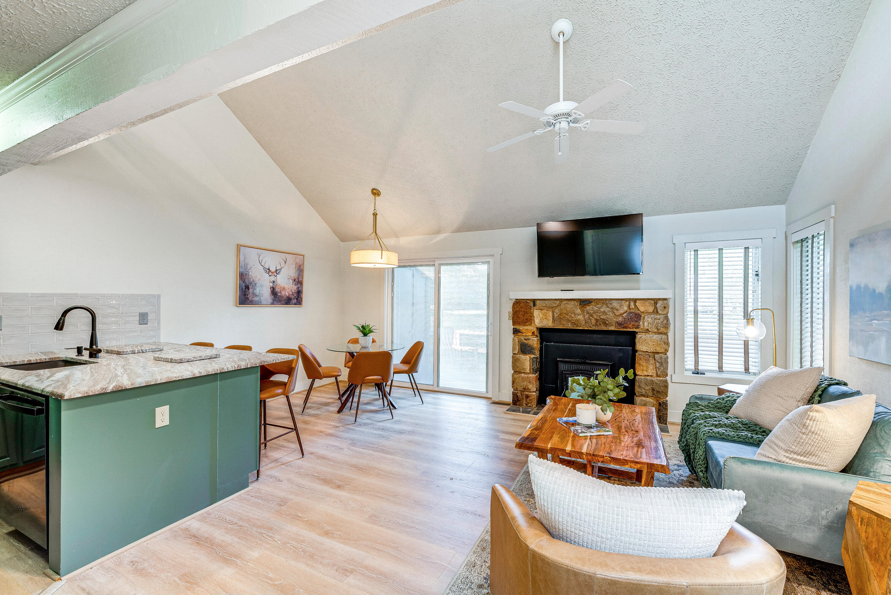 66 Snow Ridge Circle, Lake Harmony, Pennsylvania image 3