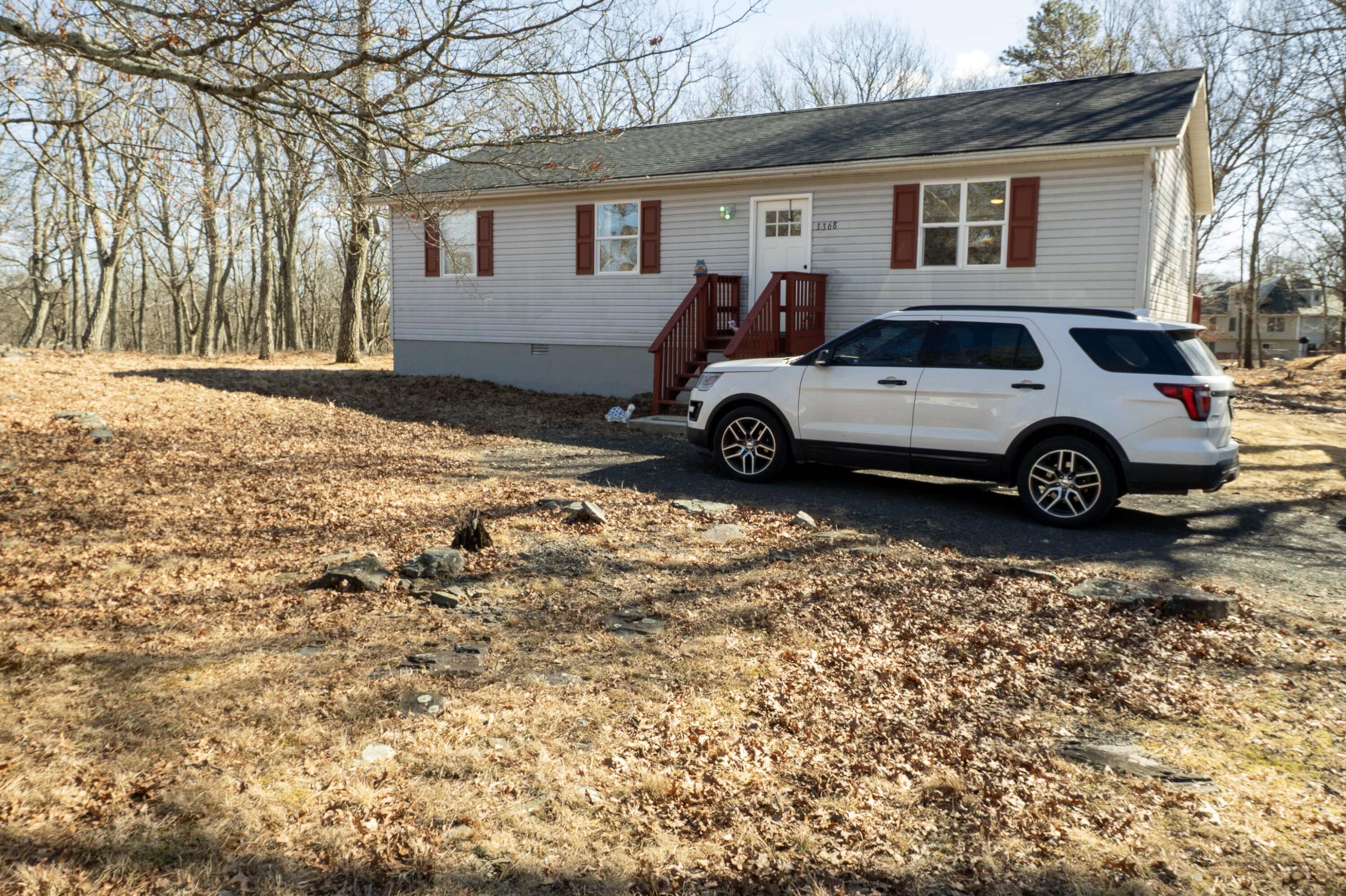 3368 Bluebird Drive, Bushkill, Pennsylvania image 1