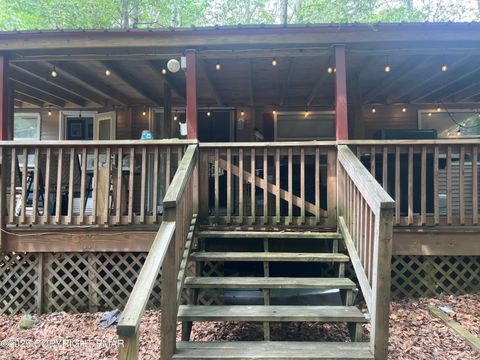 Homes For Sale - 19 Menoken Trail<br/> Wayne County, Newfoundland, PA 18445