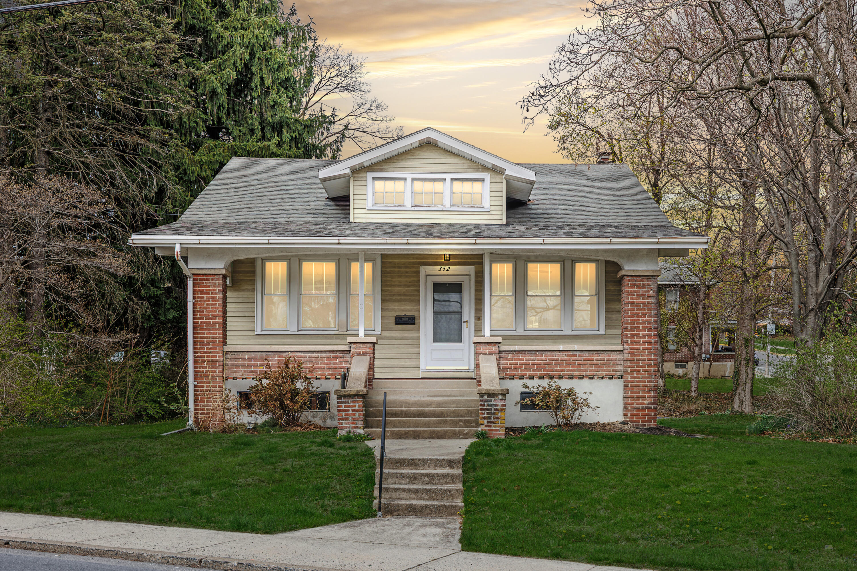 352 Mauch Chunk Street, Nazareth, Pennsylvania image 2