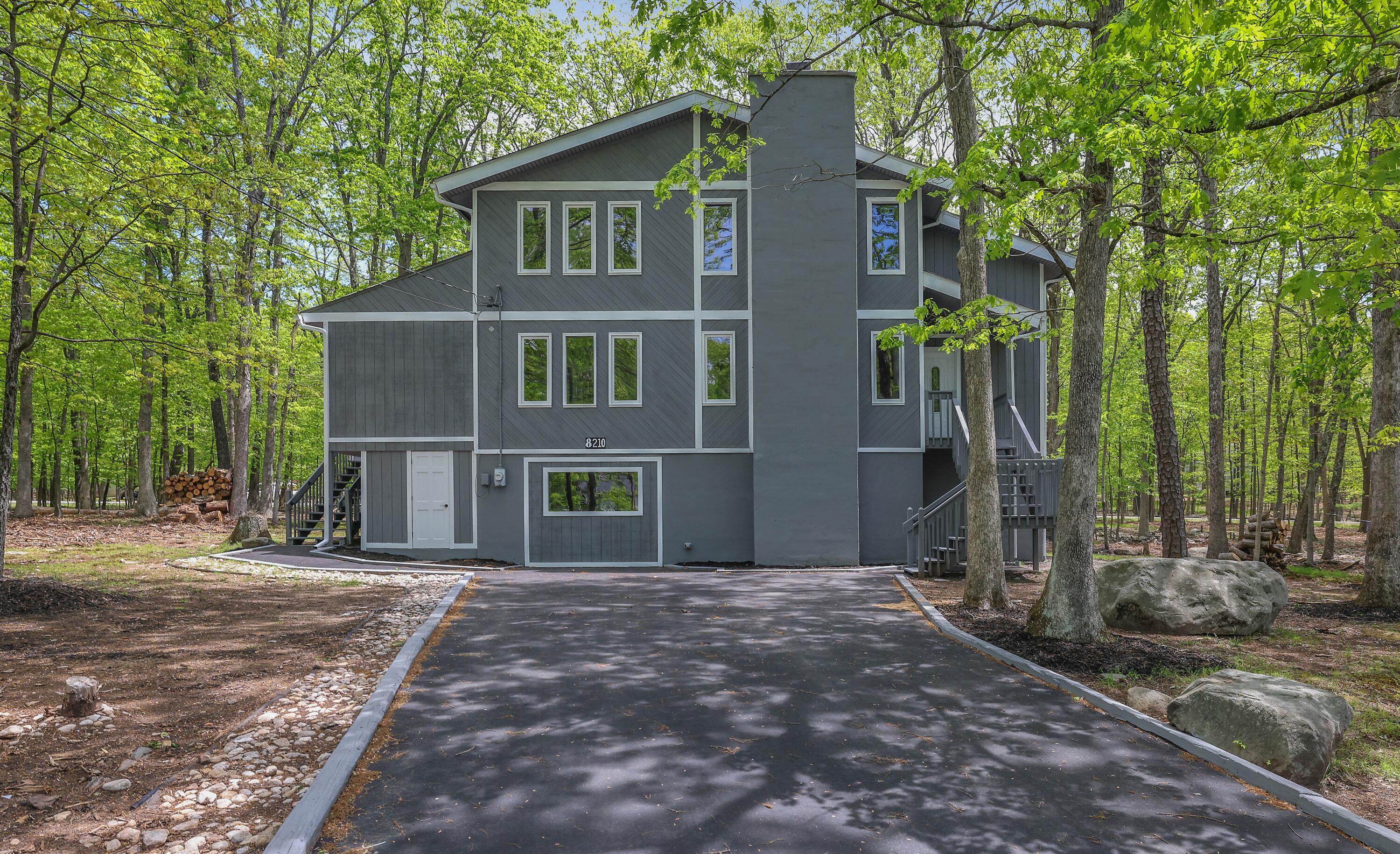 8210 Pine Grove Drive, East Stroudsburg, Pennsylvania image 2