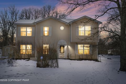 Homes For Sale - 127 Simmons Place<br/> Bushkill, PA 18324