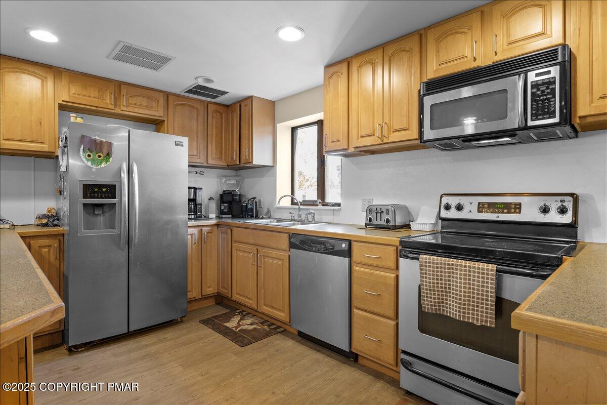 Lehighton, Pennsylvania 18235, United States, 4 Bedrooms Bedrooms, ,2 BathroomsBathrooms,Residential,Active,224075