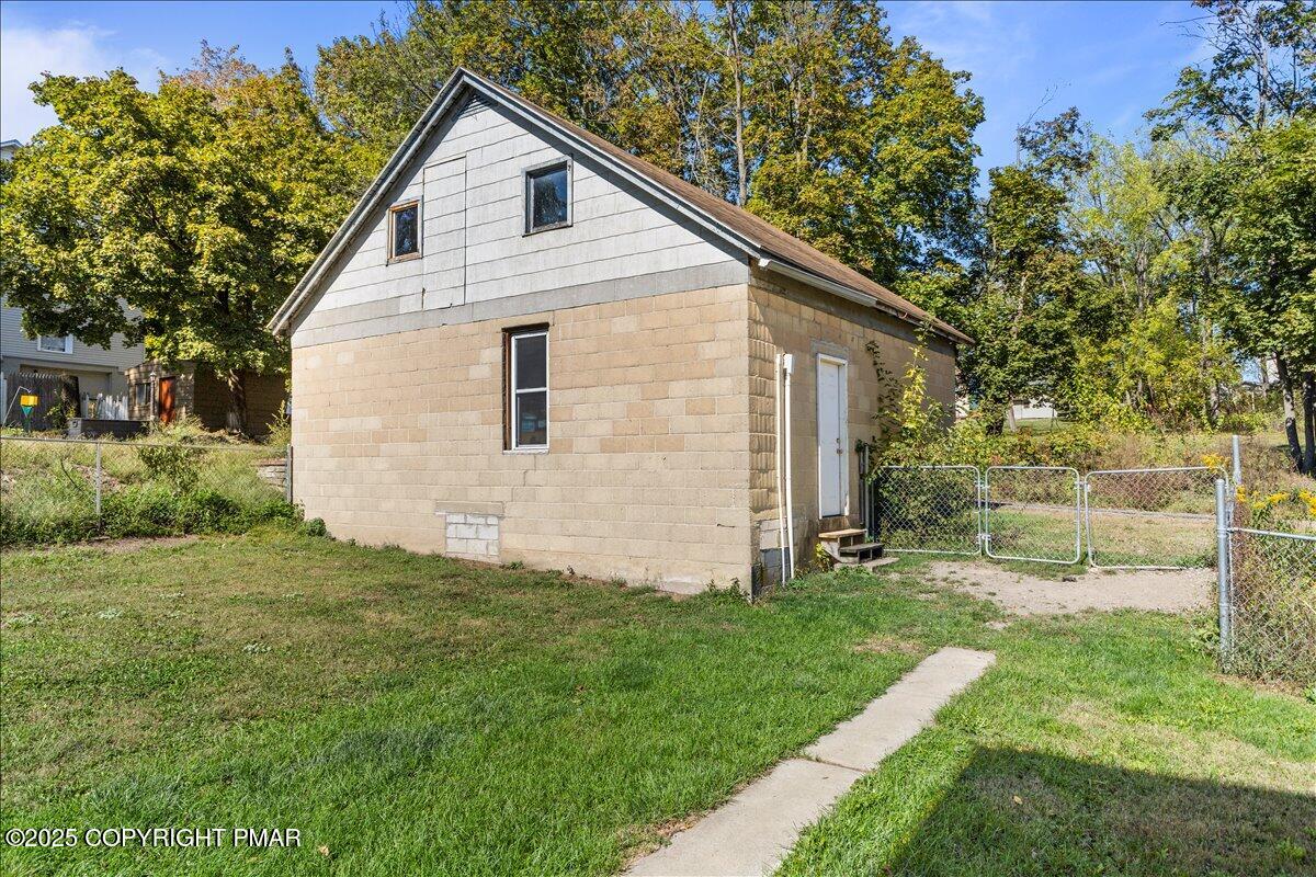 Lehighton, Pennsylvania 18235, United States, 4 Bedrooms Bedrooms, ,2 BathroomsBathrooms,Residential,Active,224075