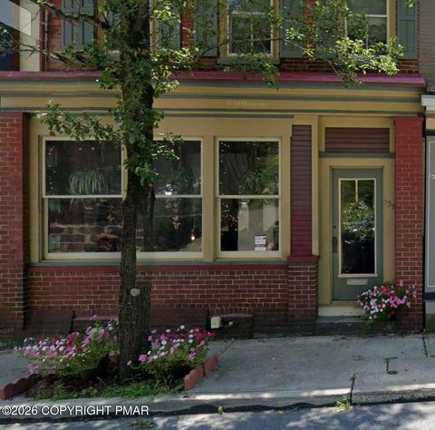 Townhouse For Sale - 135 W Broadway<br/> Carbon County, Jim Thorpe, PA 18229