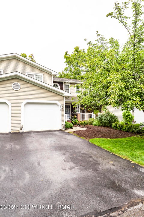 Townhouse For Sale - 216 Amber Lane<br/> East Stroudsburg, PA 18301