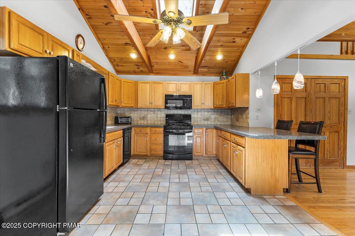 Blakeslee, Pennsylvania 18610, United States, 3 Bedrooms Bedrooms, ,2 BathroomsBathrooms,Residential,Active,202045