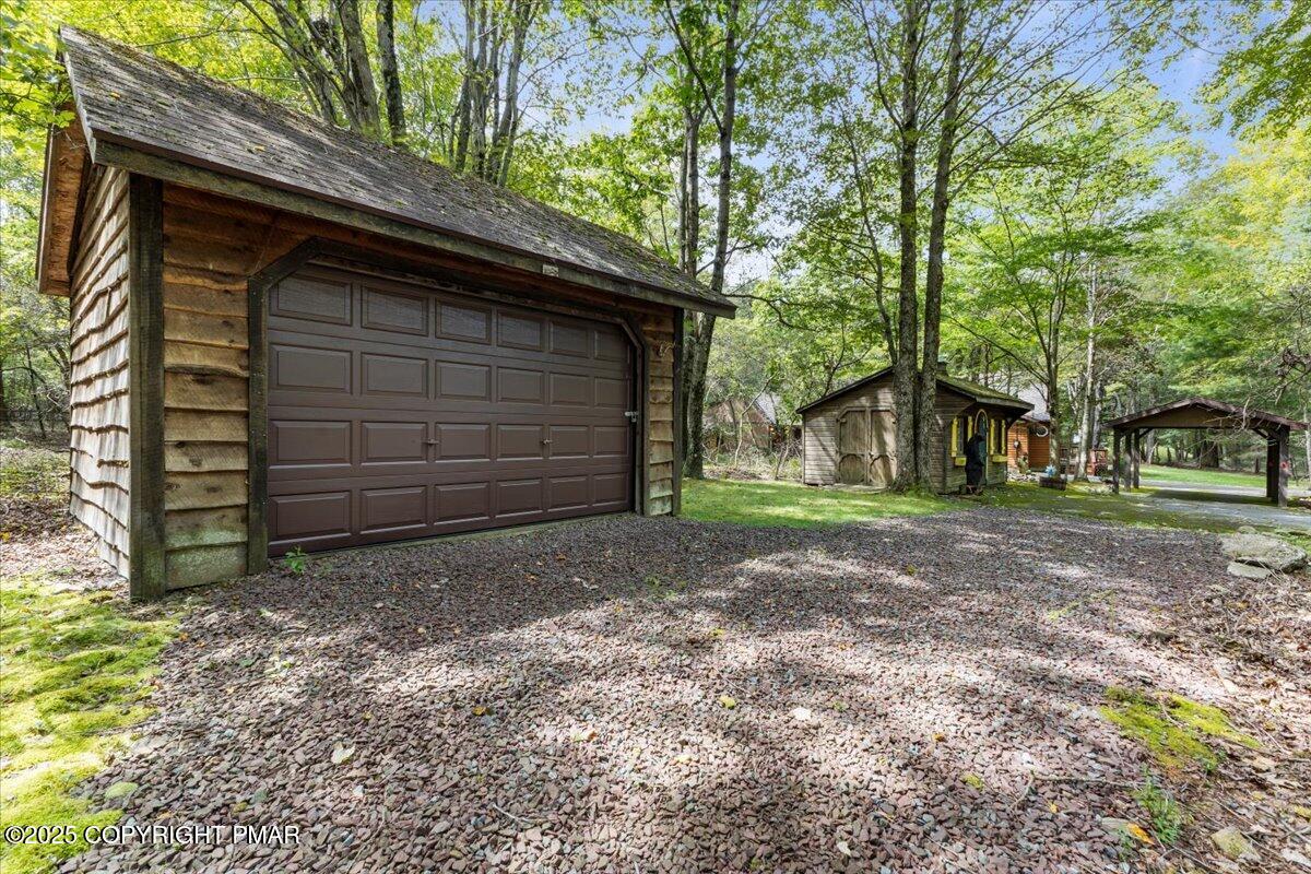 Blakeslee, Pennsylvania 18610, United States, 3 Bedrooms Bedrooms, ,2 BathroomsBathrooms,Residential,Active,202045