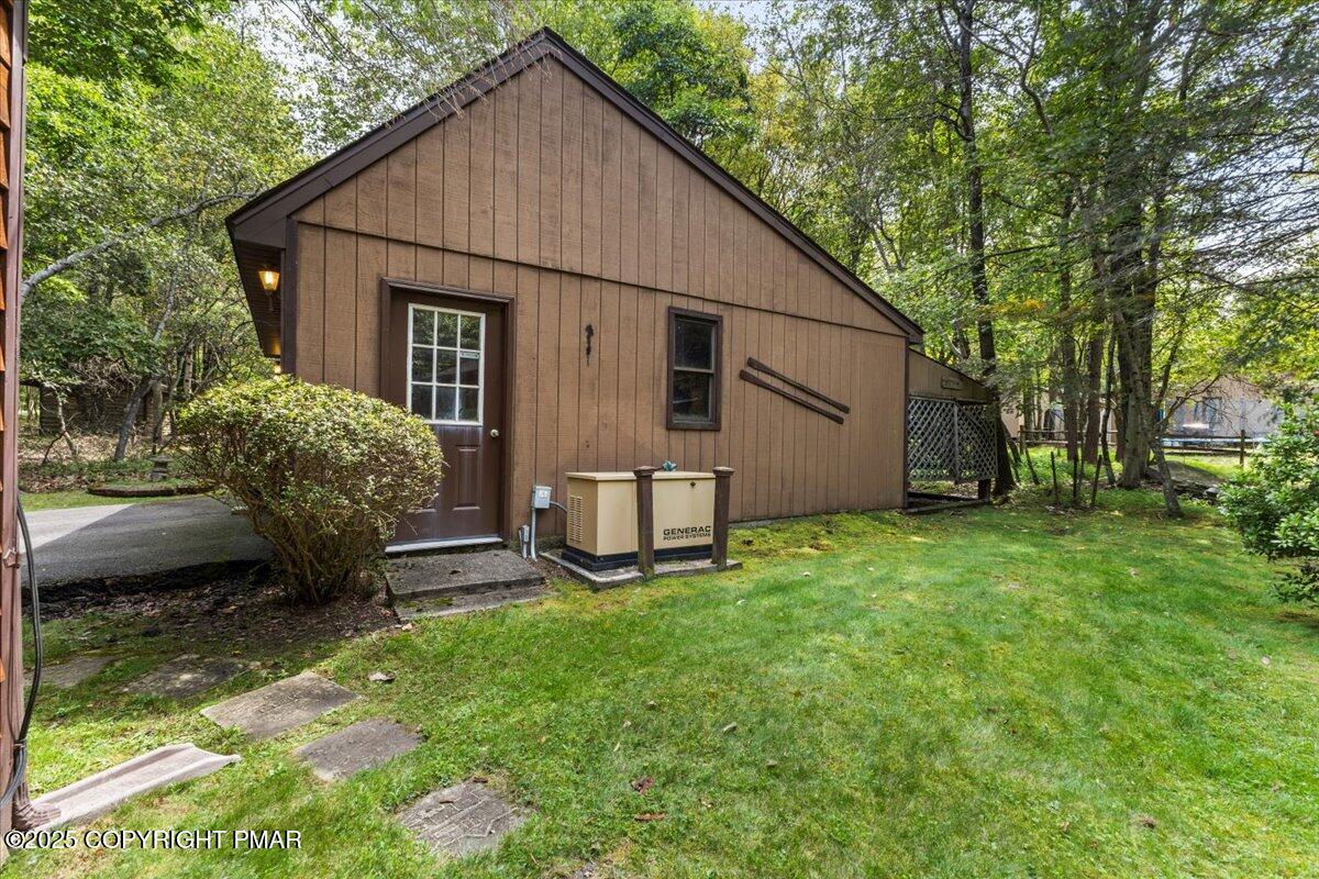 Blakeslee, Pennsylvania 18610, United States, 3 Bedrooms Bedrooms, ,2 BathroomsBathrooms,Residential,Active,202045