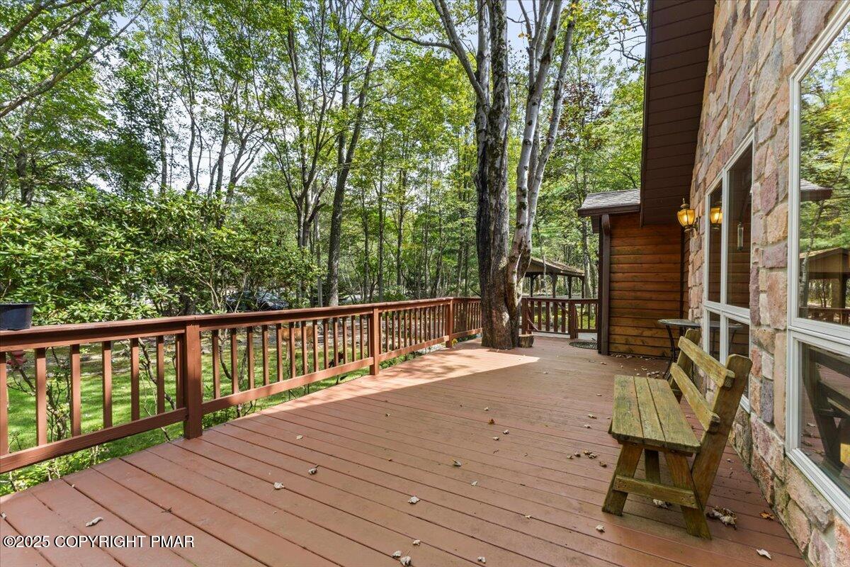 Blakeslee, Pennsylvania 18610, United States, 3 Bedrooms Bedrooms, ,2 BathroomsBathrooms,Residential,Active,202045