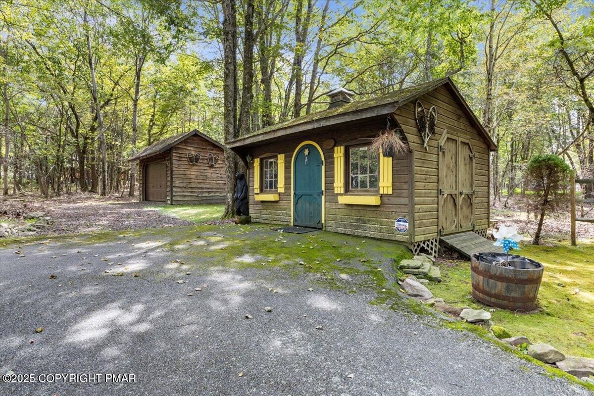 Blakeslee, Pennsylvania 18610, United States, 3 Bedrooms Bedrooms, ,2 BathroomsBathrooms,Residential,Active,202045