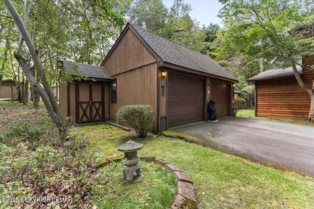 Blakeslee, Pennsylvania 18610, United States, 3 Bedrooms Bedrooms, ,2 BathroomsBathrooms,Residential,Active,202045