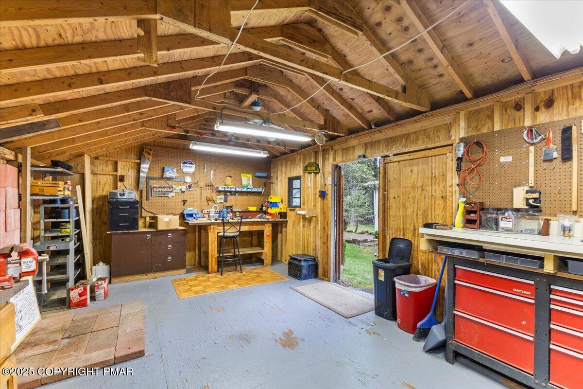 Blakeslee, Pennsylvania 18610, United States, 3 Bedrooms Bedrooms, ,2 BathroomsBathrooms,Residential,Active,202045