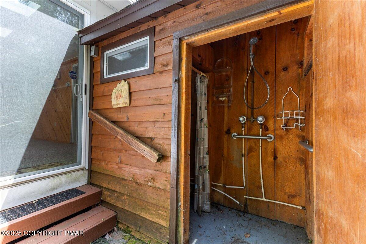 Blakeslee, Pennsylvania 18610, United States, 3 Bedrooms Bedrooms, ,2 BathroomsBathrooms,Residential,Active,202045