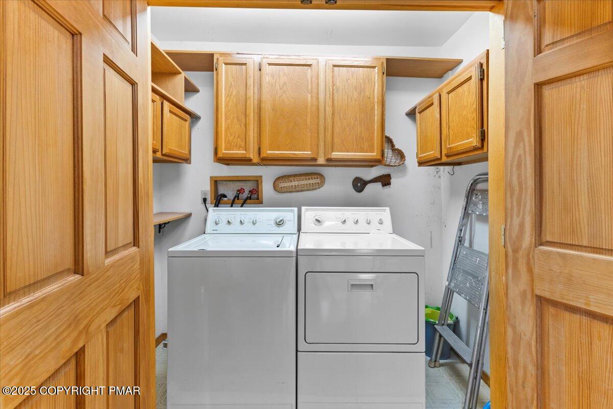 Blakeslee, Pennsylvania 18610, United States, 3 Bedrooms Bedrooms, ,2 BathroomsBathrooms,Residential,Active,202045