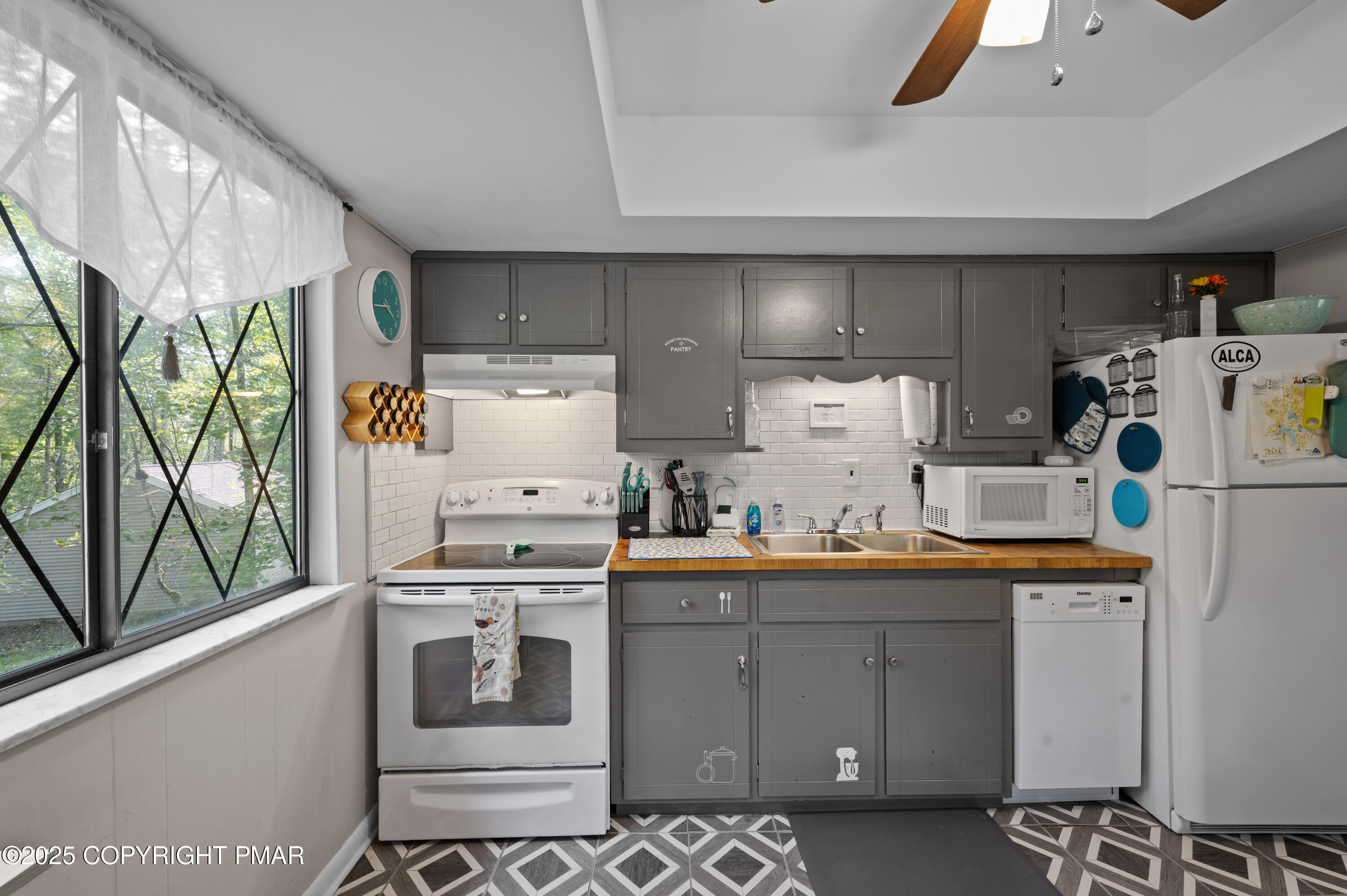 Pocono Lake, Pennsylvania 18347, United States, 3 Bedrooms Bedrooms, ,2 BathroomsBathrooms,Residential,Active,205598