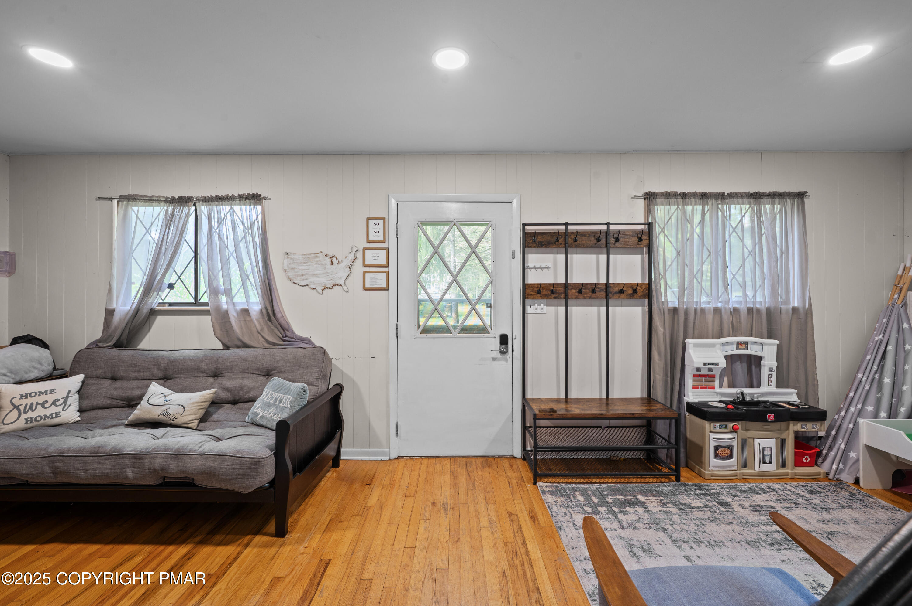 Pocono Lake, Pennsylvania 18347, United States, 3 Bedrooms Bedrooms, ,2 BathroomsBathrooms,Residential,Active,205598