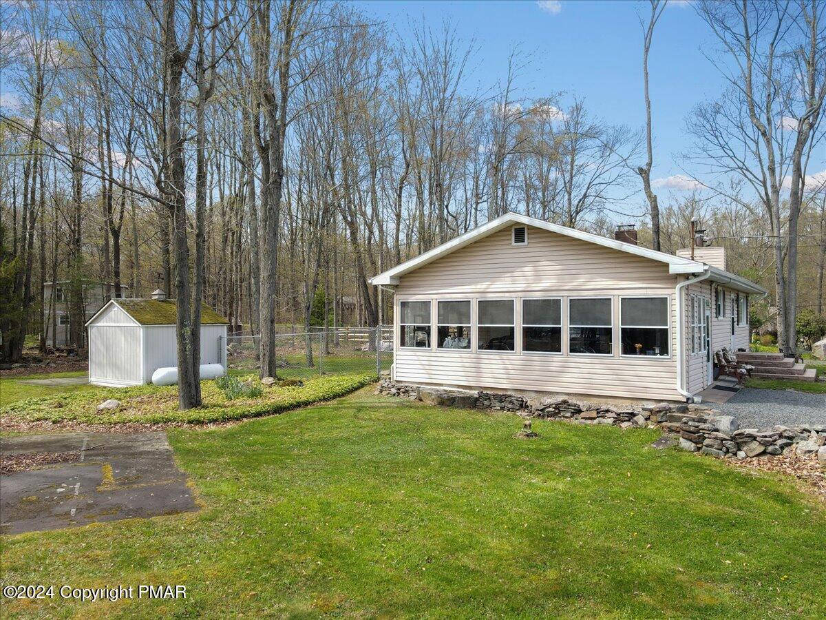 7537 Lake Shore Drive, Pocono Lake, Pennsylvania image 11